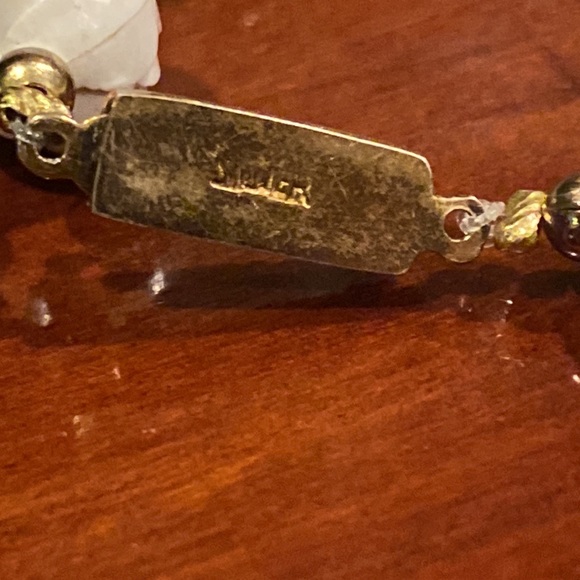 1950’s Carved  Celluloid Roses Necklace - Picture 6 of 8